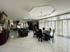Dijual Rumah + Ex Pabrik Konveksi di Pusat Kota Bandung.