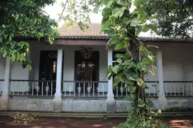 Dijual Rumah Lama Terawat dan Bangunan masih kokoh di Menteng.