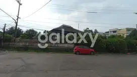 RUMAH MEWAH DENGAN KOLAM RENANG PRIBADI di KUPANG BARU