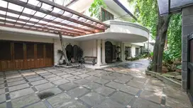 Rumah Mewah 3 Lantai di Sutan Syahir Menteng Jakarta Pusat