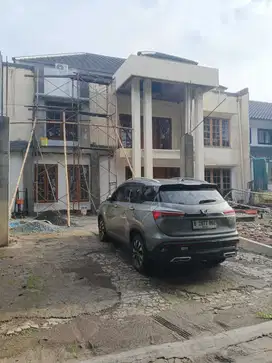 Rumah Mewah dengan Kolam Renang perumahan dukuh bima duta