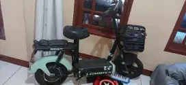 Sepeda listrik merk Rubbik / dari Genio