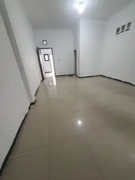 Disewakan Ruko tepi jalan di Condong catur strategis untuk Usaha
