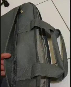 Tas laptop anti air
