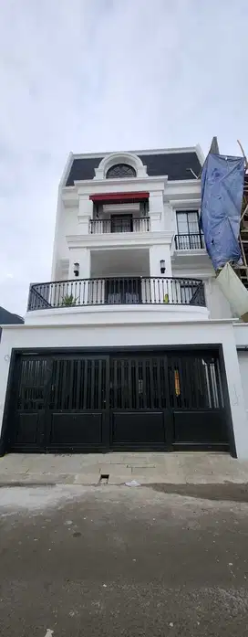 Dijual Rumah Classic Modern, Taman Permata Buana.
