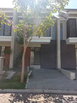 Rumah bersih 2 lantai disewakan di Citraland