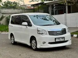 Toyota Nav 1 2.0 V AT 2013