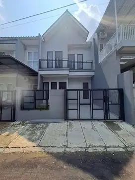 Rumah Baru, Scandinavian, 2 LT, Semi Furnished, di Perum Kencana Loka