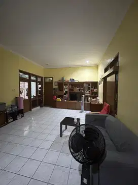 Dijual cepat rumah rapi lt.240m di Villa Melati Mas hanya 2,350 M