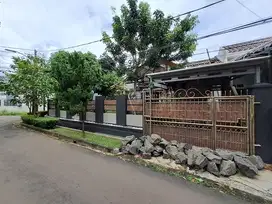 Kavling siap bangun, Hook, Timur dan selatan, di Perum Griya Loka BSD