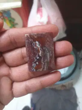 Batu gambar motif anak berdiri