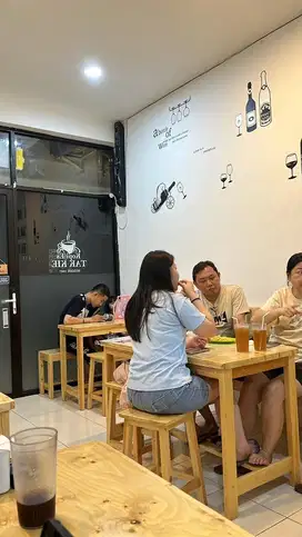 DICARI WAITERS DAN TUKANG MASAK