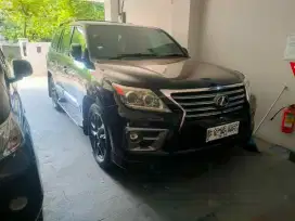 Lexus LX 570 at