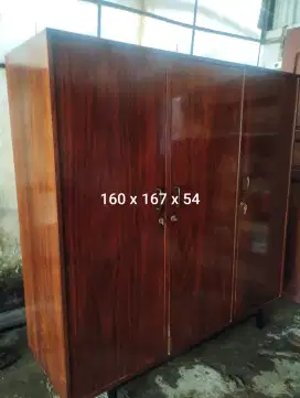 Lemari baju 3 pintu