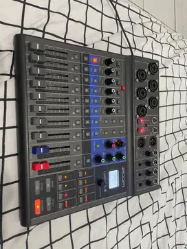 Zoom LiveTrak L-8 Portable 8-Channel Digital Mixer and Multitrack L8 -