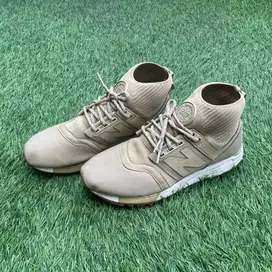 Sepatu New Balance 247 Mid Mushroom