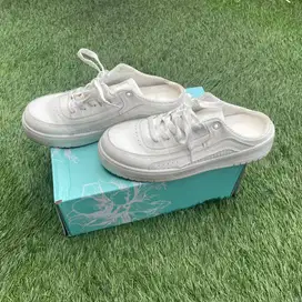 Sepatu Wanita LEV Slip On
