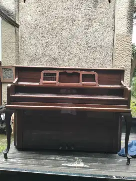 Piano merek teritte Muller 1975