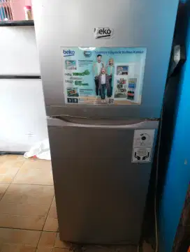 Kulkas 2 pintu merk Beko