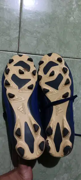 Sepatu bola adidas murah