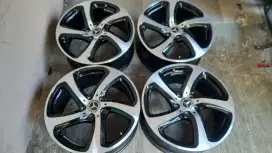 di jual velg mercy e300 r18 original lebar 8 et 43 kondisi mulus