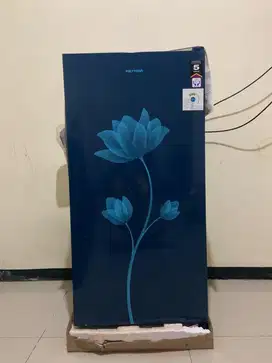 Kulkas 1 pintu warna biru Polytron