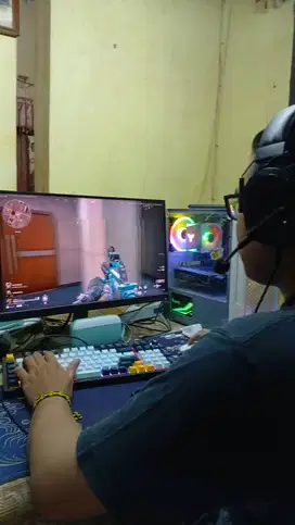 Jual Komputer sama monitor full set, masih bagus, pemakain pribadi.