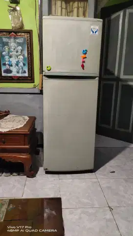 Kulkas 2 pintu *MITSUBISHI*