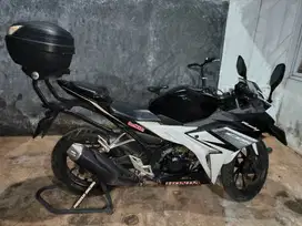 Jual Honda CBR 150R 2017 - Low KM, Kondisi Sehat, Ada Bonus !!!
