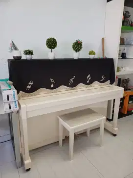 Jual Piano merk  Kawai UM21