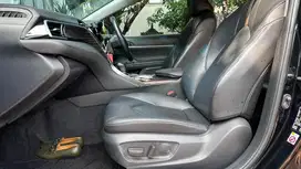 Toyota Camry 2.5V 2019 Hitam AT – Tangan Pertama Full Service Auto2000