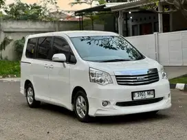 TOYOTA NAV1 V AT 2013 PUTIH SERVICE RUTIN