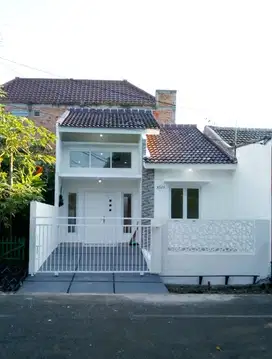Rumah Modern Minimalis Siap Huni Dekat Taman Cluster 2 KT (3325)