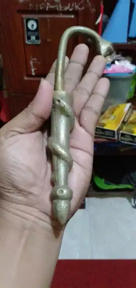 Besi kuning payung tunggul naga