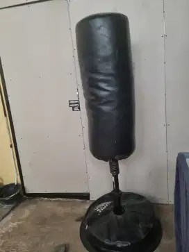 Standing samsak bekas mega gym