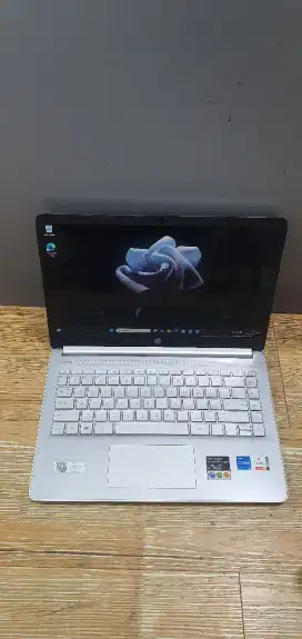 Hp 14s core i5 gen 12 likenew
