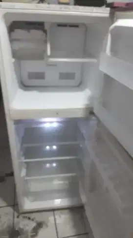 Kulkas 2 pintu Sharp