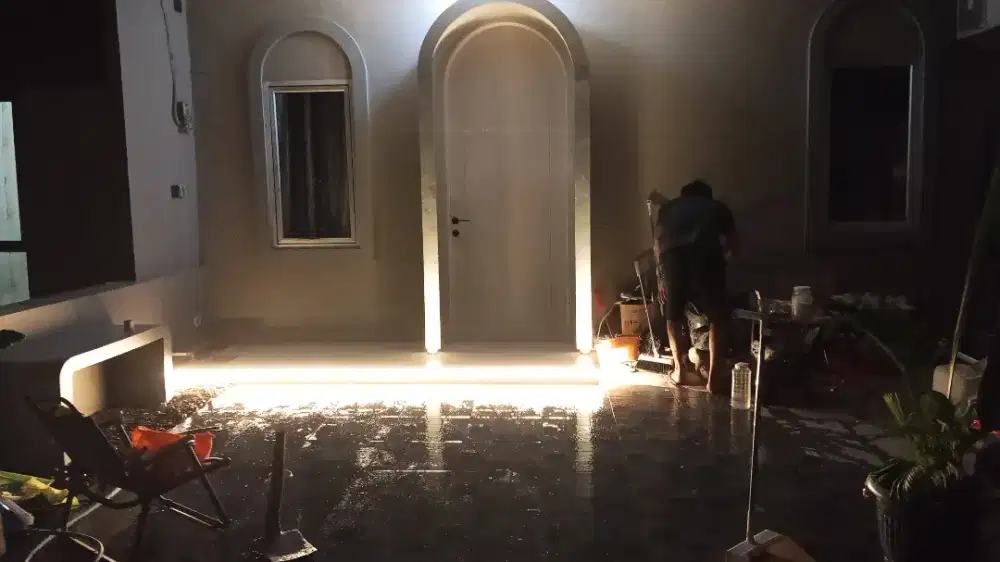 Tukang renovasi