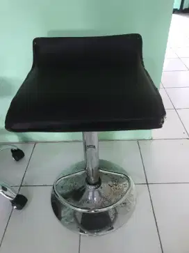 Kursi bar masih bagus