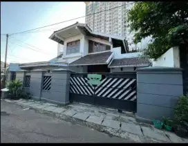 DIJUAL CEPAT RUMAH LOKASI SANGAT BAGUS UNTUK USAHA KOST