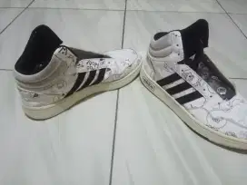 Sepatu adidas hoops x sesame street