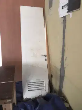 Pintu kamar mandi tinggi bekas
