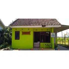 Rumah pojok dekat Lapangan Jenggawah Jember