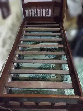 Tempat tidur Kayu Klasik Ukuran  - Kokoh