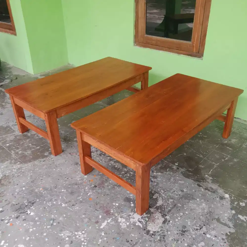 Meja lesehan warung