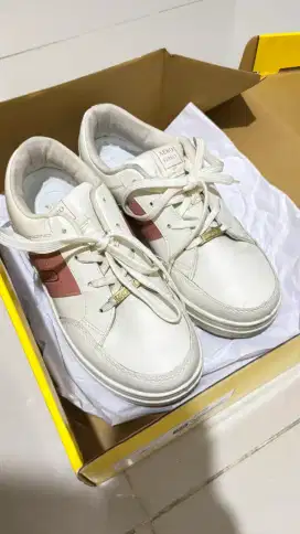 Sepatu AeroStreet Putih