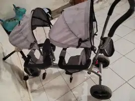 Sepeda anak kembar