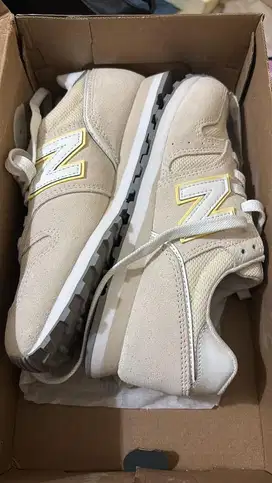 Sepatu New Balance WL373B Wanita