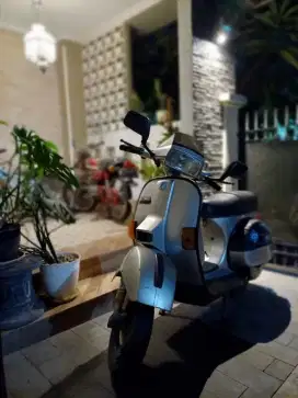 Vespa Excel 150 tahun 2000 warna silver