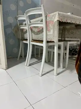 Meja makan olimpic